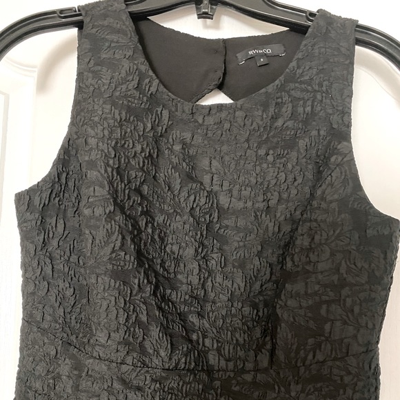 Floral Brocade Fit and Flare dress with Cut Out - Picture 4 of 13